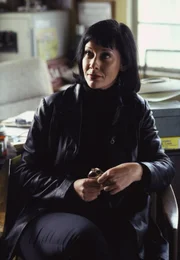 Jenn (Paula Sorge)