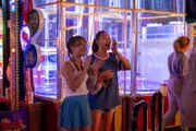Rain Spencer (Taylor), Lola Tung (Belly)
