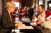 Weihnachtlicher Besuch im Präsidium, doch leider ist der Anlass nicht ganz so schön: Der Chef der Stuttgarter Weihnachtsmannzentrale wurde ermordet und so müssen dessen Mitarbeiter im Präsidium aussagen. Ruprecht Kranz (Pierre Shrady) berichtet Kriminalhauptkommissarin Martina Seiffert (Astrid M. Fünderich) von einem Streit, den er beobachtet hat. Bringt das die Ermittlungen weiter?