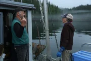 Jiggy Nichols und Gail Sterling fangen Lachs im kommerziellen Einsatz.