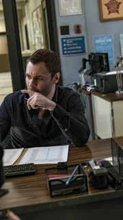 Adam Ruzek (Patrick John Flueger) Die Verwendung des sendungsbezogenen Materials ist nur mit dem Hinweis und Verlinkung auf RTL+ gestattet.