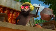 Der Insel-DJ heizt den Bewohnern ein.