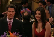 Alexis Denisof (Sandy Rivers), Cobie Smulders (Robin Scherbatsky).
