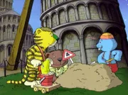 und der schiefe Turm von Pisa am Sonntag um 05:55 Uhr vom NDR im Ersten. Am schiefen Turm von Pisa! Doch kaum dort angekommen, stehen die vier vor einem viel größeren Problem, was - zugegeben - auch mit Schwerkraft zu tun hat: Der Turm von Pisa droht umzufallen!