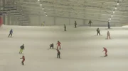 Sonnenenergie sorgt für Winterkälte im Sommer: Der enorme Stromverbrauch der Skihalle wird durch Solarstrom gedeckt.
