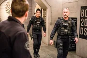 Victor Tan (David Lim l.) und David 'Deacon' Kay (Jay Harrington)
