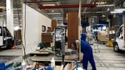 200 bis 300 Möbelteile werden für einen Wohnwagen gefertigt und eingebaut.