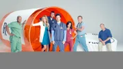 v.li.: Chris Turk (Donald Faison), Elliot Reid (Sarah Chalke), Hausmeister (Neil Flynn), John 'J.D.' Dorian (Zach Braff), Carla Espinosa (Judy Reyes), Dr. Perry Cox (John C. McGinley), Dr. Bob Kelso (Ken Jenkins).