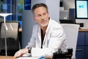 Chicago Med Staffel 6 Folge 13 Überschreitet auch mal Grenzen: Steven Weber als Dr. Dean Archer.