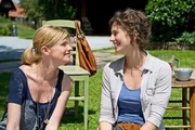 Mira Bartuschek (Eva), Anna Rot (Lucy). Mira Bartuschek (Eva), Anna Rot (Lucy).