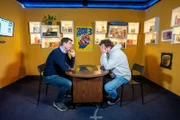 Hanno Settele (r.) bespricht die Risiken der Digitalisierung mit dem Cybersecurity Experten Joe Pichlmayr.
