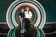 Moderatorin Carolin Kebekus (li.) mit ihrem Gast: Boulevard-Profi und Fernseh- und Radiomoderatorin Frauke Ludowig (re.)