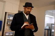 Alec Mercer (Jesse L. Martin)