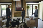 Jane (Simon Baker, r.) und Lisbon (Robin Tunney, M.) sagen dem Psychiater Edward Feinberg (John de Lancie, l.) auf den Kopf zu, dass sie ihn für den Mörder seiner eigenen Frau halten, die vor zehn Jahren umgebracht wurde ...