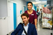 Gernot Mechern (Kai Albrecht), und Ava Edemir (Rona Özkan)