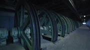 Im Schiffshebewerk Niederfinow laufen Hunderte Stahlseile über gigantische Rollen, um tonnenschwere Schiffe mitsamt ihrer Fracht und dem umgebenden Wassertrog anzuheben oder abzulassen.