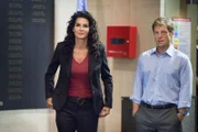 Es ist gut gegangen: Um Paul Wescourt (Jamie Bamber) das Leben zu retten, ist Jane Rizzoli (Angie Harmon) von einer Brücke gesprungen.