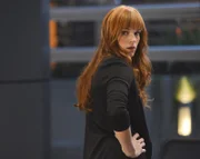 Ist in größter Sorge, nachdem ein Anschlag auf sie und ihre Familie ausgeübt wurde: Grace Van Pelt (Amanda Righetti) ...