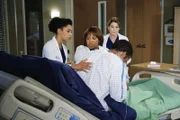 Kelly McCreary (Dr. Maggie Pierce), Chandra Wilson, Ellen Pompeo