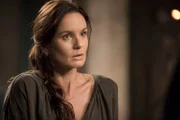 COLONY -- "Seppuku" Episode 212 -- Pictured: Sarah Wayne Callies as Katie Bowman --