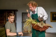 Simon Steininger (Michael Steinocher), Hausmeister Ferdl (Haymon Maria Buttinger).
