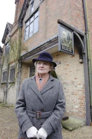 Miss Marple (Julia McKenzie)