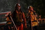 l-r: Bode Donovan (Max Thieriot), Gabriela Perez (Stephanie Arcila)