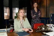 Matilda (Anna-Katharina Fecher, r.) fragt sich, was Zoe (Lara Dandelion Seibert) vorhat.