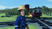 Der Wasserspeicher hat plötzlich Feuer gefangen. Zum Glück ist Feuerwehrmann Sam gleich zur Stelle.