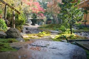 Gärten gehören seit langem untrennbar zur japanischen Kultur und dienen der Besinnung und Meditation. Sie sollen den Menschen dabei unterstützen, sich in die Rätsel des Daseins zu vertiefen.