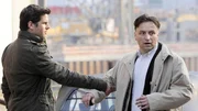 Peter Lohmann (Frank Voß, re.) wird klar, dass Jonas Wirth (Steffen Groth) ihn umbringen will...
