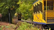 Die Nerobergbahn in Wiesbaden nutzt Wasserkraft, um Passagiere zu befördern.