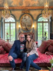 L-R: Robert Geiss und Davina Geiss.  Robert Geiss und seine Familie stehen für Luxus wie kaum eine andere TV-Familie. Ihr besonderes Steckenpferd: High Class Immobilien. In diesem  Spin Off geben die Geissens exklusive Einblicke in außergewöhnliche und natürlich super luxuriöse Immobilien.