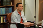 Barry Goldberg (Troy Gentile).
