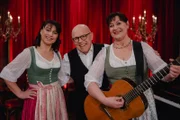 Moderator Jürgen Kirner mit Beatrix Mang und Rosemarie Grandl.