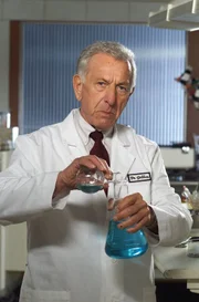 CROSSING JORDAN -- NBC Series -- "Someone to Count On" -- Pictured: Jack Klugman as Dr. Leo Gelber -- THREE-TIME EMMY WINNER JACK KLUGMAN ('QUINCY,' 'THE ODD COUPLE') GUEST-STARS AS A RETIRED CORONER CONSULTED BY JORDAN TO CRACK A SEEMINGLY DEAD END CASE -- NBC Photo by: Paul Drinkwater