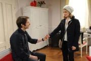 Veit (Guido Broscheit, l.); Marlene (Lucy Scherer, r.)