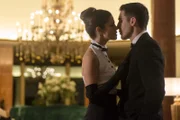 Ana Rivera (Paula Echevarría, l.); Alberto Márquez (Miguel Ángel Silvestre, r.)