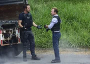 Müssen alles geben, um junge Mädchen zu retten, die von einem Menschenhändlerring gefangen genommen sind: Steve (Alex O'Loughlin, l.) und Danny (Scott Caan, r.) ...