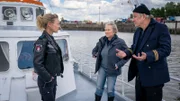Franzi (Rhea Harder-Vennewald, l.) merkt, dass mit Insa (Magdalena Ritter, M.) und Peter Hensen (Michael Kind, r.) irgendwas nicht stimmt.