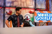 Simón und Woozle sind schick unterwegs, denn Kleider machen schließlich Leute. Oder?