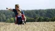 Fritz Fuchs (Guido Hammesfahr) und Cousine Charlie (Géraldine Raths) auf der Suche nach dem richtigen Korn für ihr selbst gebackenes Brot.