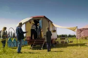 Ein ausgebüxtes Pferd führt Nelly (Jule Schuck), Petra (Jana Reinermann) und Jakob (Volker Conradt) zu einem stillgelegten Zirkus. Hier versorgt der elfjährige Tim (Noah Böhm) seinen vergesslichen Opa (Carl Heinz Choynski). Sie wollen unter allen Umständen zusammenbleiben.