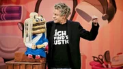 Puppenspieler Sascha Grammel mit Prof. Dr. Peter Hacke, der sich ermals von seiner weiblichen Seite zeigt.