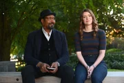 Alec Mercer (Jesse L. Martin, l.); Phoebe Duncan (Molly Kunz, r.)