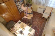 Gabriel Kožuch in jenem Zimmer in seinem Elternhaus, in dem sein Vater geheim Messen hielt.