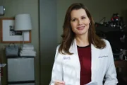 Glaubt, dass sie bei der bevorstehenden Operation sterben wird und stößt mit ihrem Verhalten einige Kollegen vor den Kopf: Dr. Hermans (Geena Davis) ...