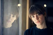 Marianne (Daisy Edgar-Jones) verschlägt es auf einer Reise nach Schweden. Weit weg von Freunden und Familie macht ihr die Einsamkeit zu schaffen.