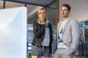 Ina Zimmermann (Melanie Marschke, l.); Barney Schöbel (Felix Kramer, r.)