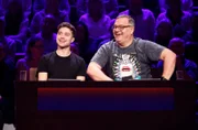 Rateteam-Kapitän Elton (r.) und der Schauspieler Jascha Rust (l.) bilden ein Rateteam.